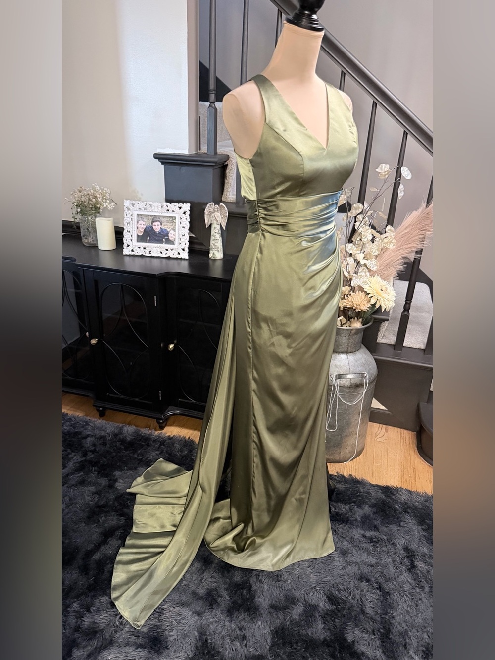 NWT David’s Bridal Galina Signature Satin V-Neck Evening Gown Eucalyptus size 0